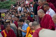 Его Святейшество Далай-лама уезжает из монастыря Сера Чже, где он провел три дня, чтобы направиться в монастырь Сера Ме. Билакуппе, Карнатака, Индия. 7 июля 2013 г. Фото: Тензин Чойджор (офис ЕСДЛ)