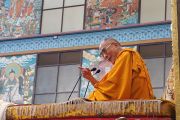 Его Святейшество Далай-лама в монастыре Намдролинг в тибетском поселении Билакуппе. Карнатака, Индия. 11 июля 2013 г. Фото: Тензин Такла (офисе ЕСДЛ)