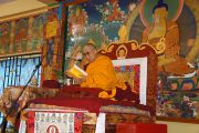 Его Святейшество Далай-лама во время торжественного открытия нового внутреннего двора для проведения философских диспутов в монастыре Ташилунпо в последний день своего визита в Билакуппе. Карнатака, Индия. 12 июля 2013 г. Фото: Тензин Такла (офис ЕСДЛ)