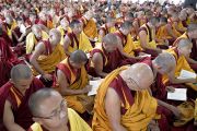 Во время двухдневных учений Его Святейшества Далай-ламы по махамудре в тантрическом монастыре Гьюдмед. Хунсур, Карнатака, Индия. 14 июля 2013 г. Фото: Тензин Такла (офис ЕСДЛ)