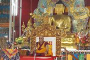 Его Святейшество Далай-лама обращается к монахам монастыря Дрепунг Лачи. Мундгод, Карнатака, Индия. 17 июля 2013 г. Фото: Тензин Такла (офис ЕСДЛ)