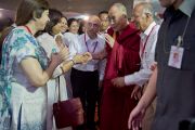 Его Святейшество Далай-ламу встречают в миссии садху Васвани в Пуне. Махараштра, Индия. 28 июля 2013 г. Фото: Тензин Чойджор (офис ЕСДЛ)