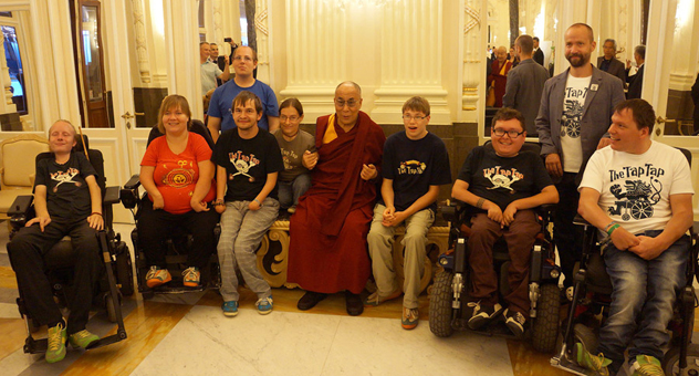 Далай-лама прочитал в Праге лекцию о сострадании и уважении в современном обществе