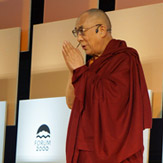 Далай-лама прочитал в Праге лекцию о сострадании и уважении в современном обществе