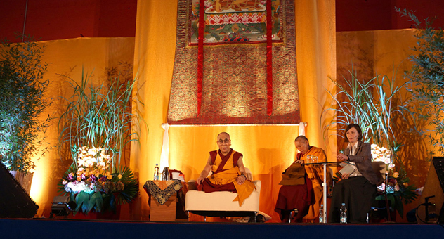 В Праге Его Святейшество Далай-лама провел учения по поэме Лангри Тангпы “Восемь строф о тренировке ума”