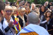Его Святейшество Далай-лама встречается со своими поклонниками в сквере Тибета. Вильнюс, Литва. 12 сентября 2013 г. Фото: Джереми Рассел (офис ЕСДЛ)