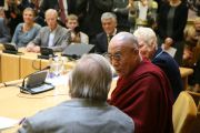 Его Святейшество Далай-лама выступает в литовском парламенте. Вильнюс, Литва. 12 сентября 2013 г. Фото: Игорь Янчеглов (фонд "Сохраним Тибет")