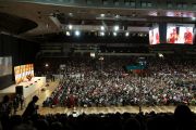На лекцию Его Святейшества Далай-ламы в комплексе "Типспорт Арена" собрались более 6000 человек. Прага, Чехия. 14 сентября 2013 г. Фото: Джереми Рассел (офис ЕСДЛ)