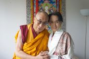 Его Святейшество Далай-лама с лауреатом Нобелевской премии мира Аун Сан Су Чжи. Прага, Чехия. 15 сентября 2013 г. Фото: Джереми Рассел (офис ЕСДЛ)