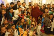 Его Святейшество Далай-лама на встрече с тибетцами, живущими в Австрии. Прага, Чехия. 15 сентября 2013 г. Фото: Джереми Рассел (офис ЕСДЛ)