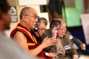Его Святейшество  Далай-лама выступает на церемонии открытия 17-го Форума 2000 в Праге, Чехия, 16 сентября 2013 г. Фото: Ондрей Бесперат (Форум 2000)