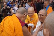 Его Святейшество Далай-ламу встречают во вьетнамском буддийском монастыре Вьен Зак. Ганновер, Германия. 20 сентября 2013 г. Фото: Джереми Рассел (офис ЕСДЛ)