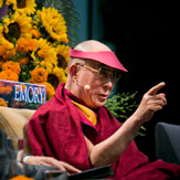 Далай-лама выступил в Атланте с лекцией «Основы ответственной гражданской позиции в Глобальной деревне 21 века»