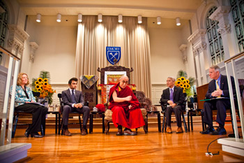 Его Святейшество Далай-лама провел семинар по вопросам светской этики в университете Эмори