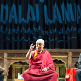 Далай-лама прочел публичную лекцию о светской этике и продолжил учения по поэме Шантидевы «Путь бодхисаттвы»