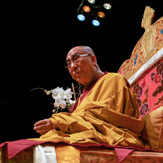В Нью-Йорке Далай-лама начал даровать учения по буддизму