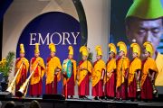Выступление монахов монастыря Дрепунг Лоселинг перед началом лекции Его Святейшества Далай-ламы в зале Gwinnet Arena. Атланта, штат Джорджия, США. 8 октября 2013 г. Фото: Emory University
