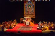 Сцена театра Beacon Theater, место проведения трехдневных учений Его Святейшество Далай-ламы. Нью-Йорк, США. 18 октября 2013 г. Фото: Robert Nickelsberg