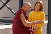 Его Святейшество Далай-лама дает интервью Норе О'Доннел, ведущей телеканала CBS, для утренней новостной программы. Нью-Йорк, США. 21 октября 2013 г. Фото: Джереми Рассел (офис ЕСДЛ)