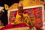 Его Святейшество Далай-лама дарует учения в театре "Маяк". Нью-Йорк, США. 20 октября 2013г. Фото: Robert Nickelsberg