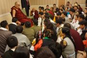 Его Святейшество Далай-лама на встрече с членами тибетской общины. Нью-Йорк, США. 21 октября 2013 г. Фото: Джереми Рассел (офис ЕСДЛ)