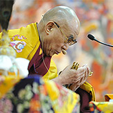 Далай-лама даровал учения по сочинению Чже Цонкапы «Три основы пути» и благословение Белой Тары