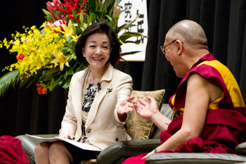 Далай-лама принял участие в обсуждении роли науки и технологий в Тибийском технологическом институте в Японии