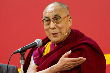 Далай-лама встретился со студентами в киотском университете Сеика