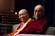 Его Святейшество Далай-лама во время выступления в зале Рёгоку Кокугикан в Токио, Япония. 25 ноября 2013 г. Фото: Тибетский офис в Японии