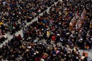 В зале Рёгоку Кокугикан во время выступления Его Святейшества Далай-ламы. Токио, Япония. 25 ноября 2013 г. Фото: Тибетский офис в Японии