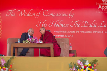 Далай-лама провел беседу о мудрости сострадания на праздновании юбилея программы трансплантации печени