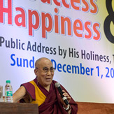 Далай-лама прочел публичную лекцию «Успех и счастье» в Институте технологий управления им. Бирлы