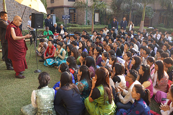 В Дели Далай-лама побеседовал с тибетскими студентами и дал интервью монгольскому телевидению