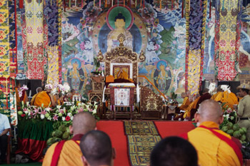 Второй день учений Далай-ламы по ламриму в монастыре Сера Чже