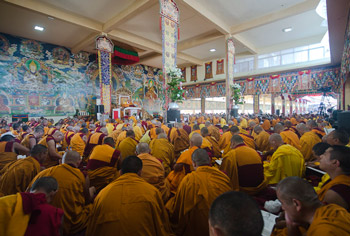 Четвертый день учений Далай-ламы по ламриму в монастыре Сера Чже
