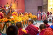 В последний день учений для буддистов из Монголии для Его Святейшества Далай-ламы выступили монгольские артисты. Дели, Индия. 4 декабря 2013 г. Фото: Тензин Чойджор (офис ЕСДЛ)