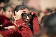 Во время выступления Его Святейшества Далай-ламы перед учениками школы Вазант Вэлли. Нью-Дели, Индия. 6 декабря 2013 г. Фото: Тензин Чойджор (офис ЕСДЛ)