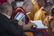 Во время учений Его Святейшества Далай-ламы в монастыре Сера Чже. Билакуппе, штат Карнатака, Индия. 28 декабря 2013 г. Фото: Тензин Чойджор (офис ЕСДЛ)