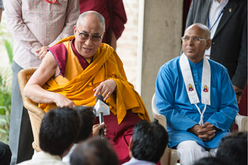 Далай-ламу тепло встретили в буддийском центре «Нагалока»