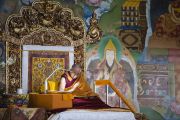 Его Святейшество Далай-лама на шестой день учений в монастыре Сера Чже. Билакуппе, штат Карнатака, Индия. 30 декабря 2013 г. Фото: Тензин Чойджор (офис ЕСДЛ)