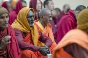 Индийские буддийские монахи слушают Его Святейшество Далай-ламу на седьмой день учений в монастыре Сера Чже. Билакуппе, штат Карнатака, Индия. 31 декабря 2013 г. Фото: Тензин Чойджор (офис ЕСДЛ)