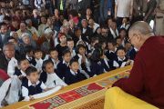 Его Святейшество Далай-лама на встрече с тибетцами. Чокур, штат Карнатака, Индия. 4 января 2014 г. Фото: Тензин Чойджор (офис ЕСДЛ)