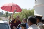 Его Святейшество Далай-лама покидает школу им. епископа Коттона. Бангалор, Индия. 5 января 2014 г. Фото: Тензин Чойджор (офис ЕСДЛ)