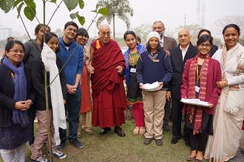 Далай-лама встретился с учениками школы «Шаг за шагом»