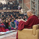 Далай-лама встретился с учениками школы «Шаг за шагом»