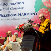 В Гувахати Далай-лама принял участие в межконфессиональной встрече по вопросам мира и религиозной гармонии