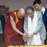Далай-лама выступил с публичной лекцией о гуманном подходе к построению мира и посетил Фестиваль Тибета