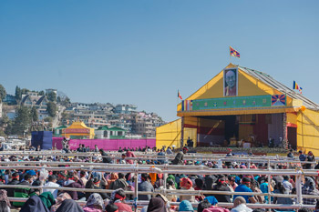 В Шиллонге Далай-лама даровал буддийские учения и посвящение Авалокитешвары