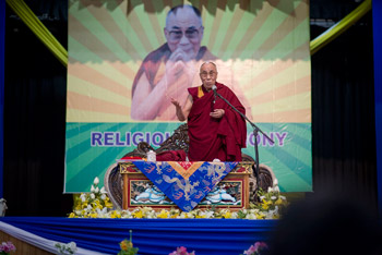 Далай-лама побеседовал с тибетцами из Шиллонга и принял участие в межконфессиональной встрече
