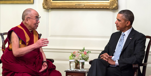Его Святейшество Далай-лама на встрече с президентом США Бараком Обамой в Комнате карт в Белом доме. Вашингтон, США. 21 февраля 2014 г.